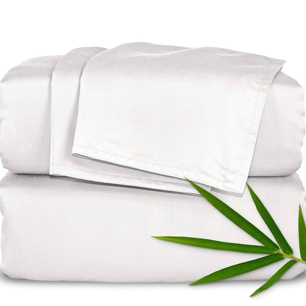 1 king top sheet-2 king pillow cases ONLY (no fitted sheet). super nice